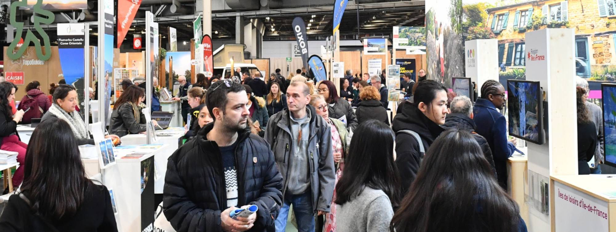 Une allée du Salon Destinations Nature
