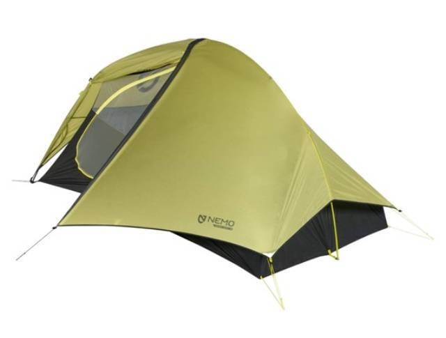 Tente de camping verte montée