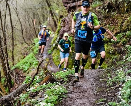 5 personnes qui font du trail en compétition