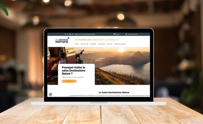 Un ordinateur avec une fenêtre ouverte sur le site Destinations Nature. 