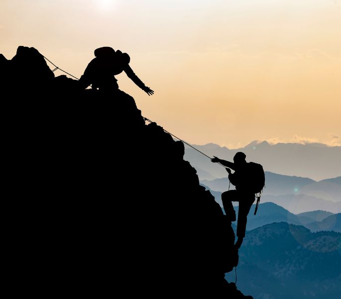 2 grimpeurs en montagne