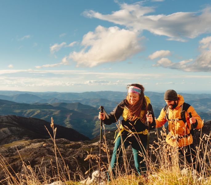 2 randonneurs en montagne