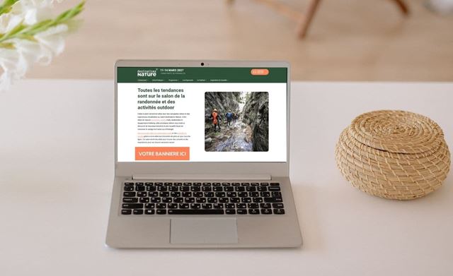 Un ordinateur avec une fenêtre ouverte sur le site Destinations Nature.