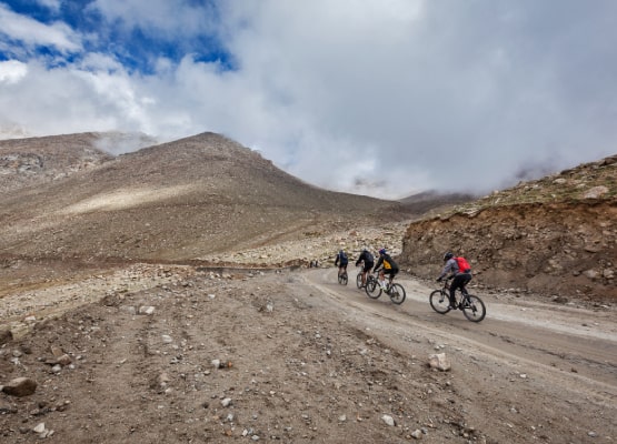 Le col de Khardung, dans la chaîne de l'Himalaya