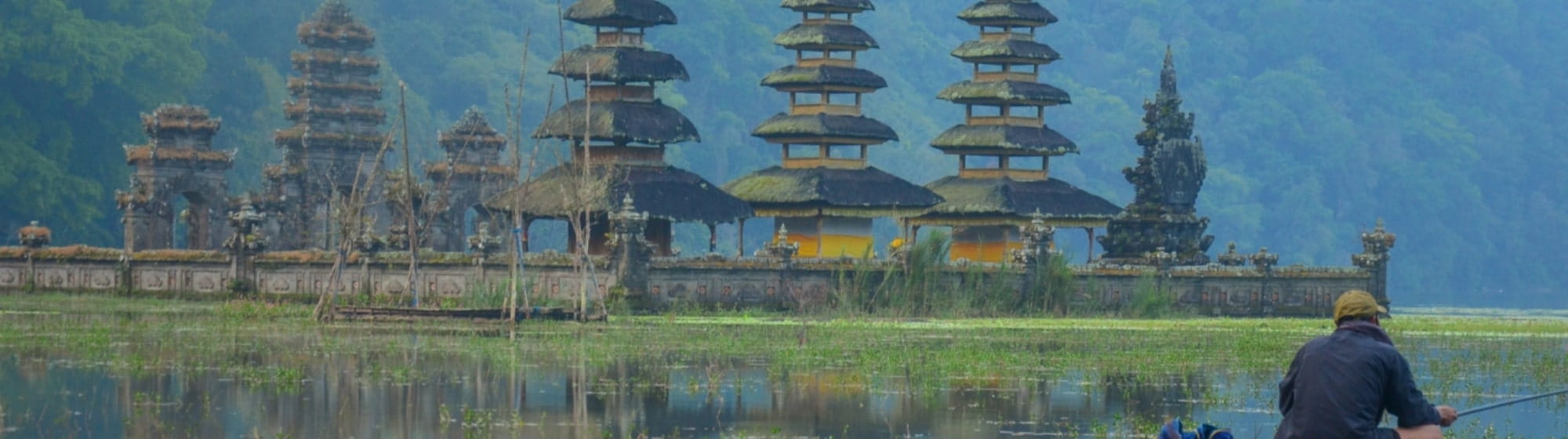  RIZIÈRES, PLANTATIONS D'ÉPICES ET TEMPLES