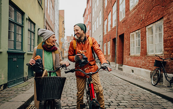 Une balade à vélo touristique pour le couple
