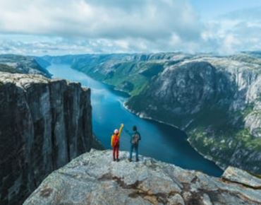 Des touristes profitant de la vue