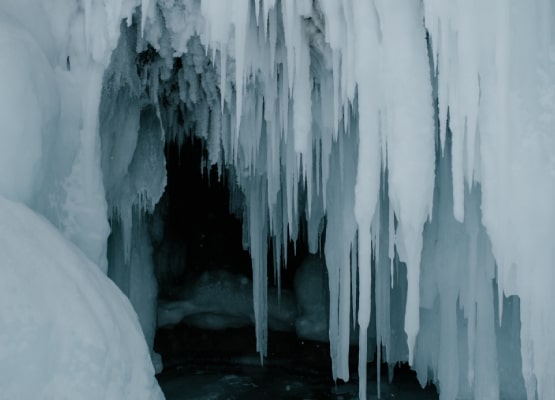 Des stalactites de glace dans la nature