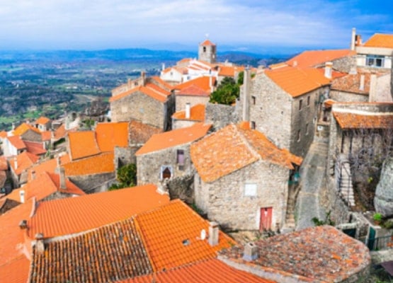 La région du Barrocal entre les montagnes et le littoral