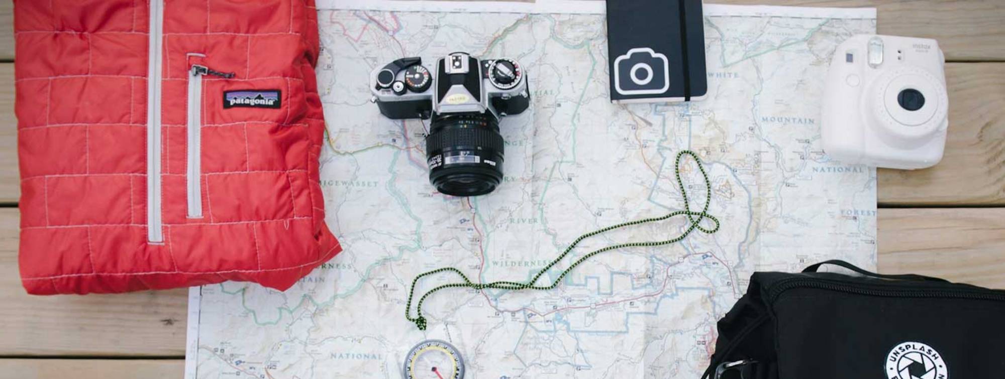 Les équipements pour un marcheur en montagne