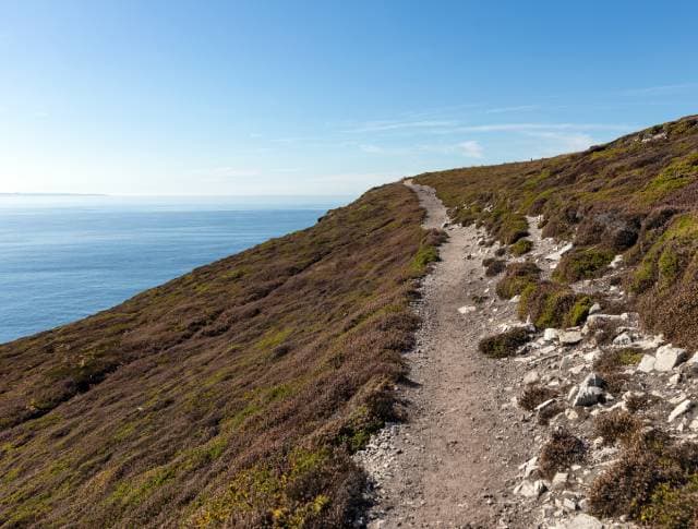 un sentier de randonnée vue mer