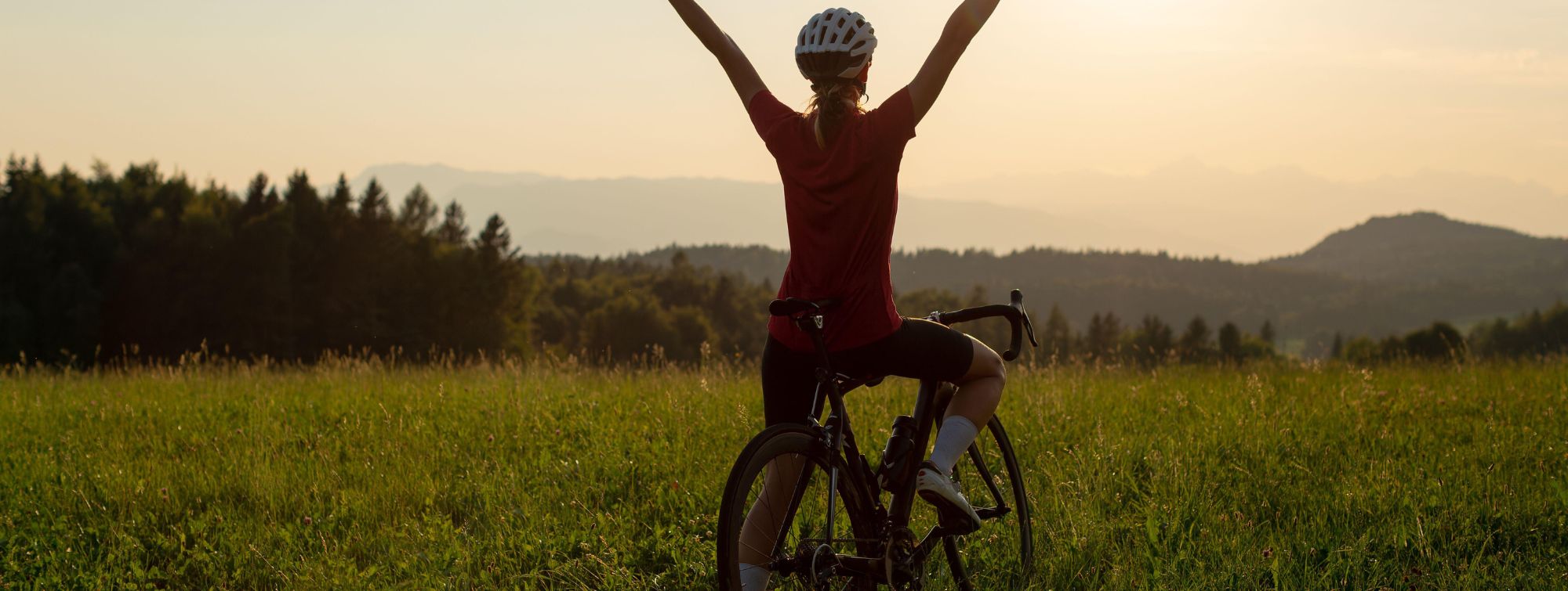  Un vélo garé sur la route