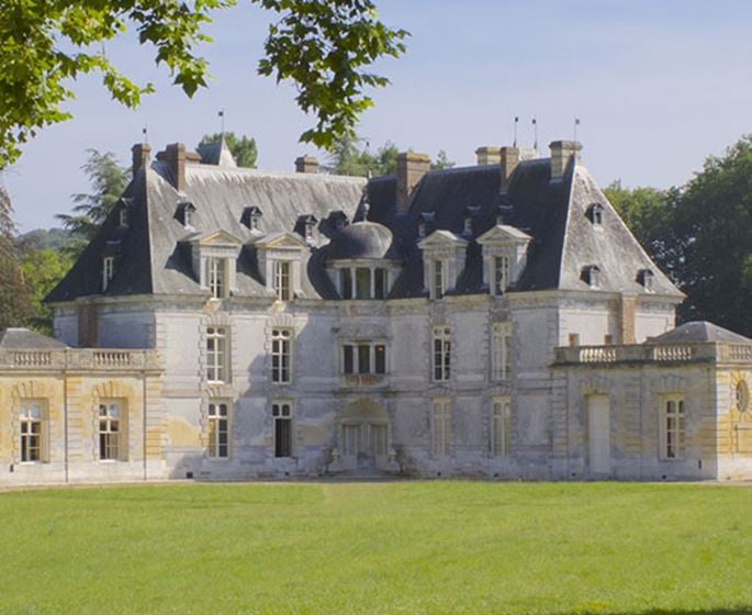 Un château au milieu du jardin