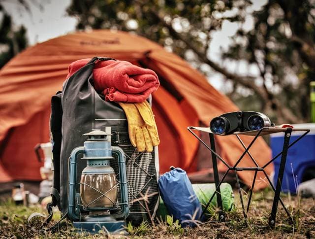 des accessoires pour le camping avec une tente