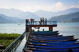 ASIE-nepal-paysage-bateaux